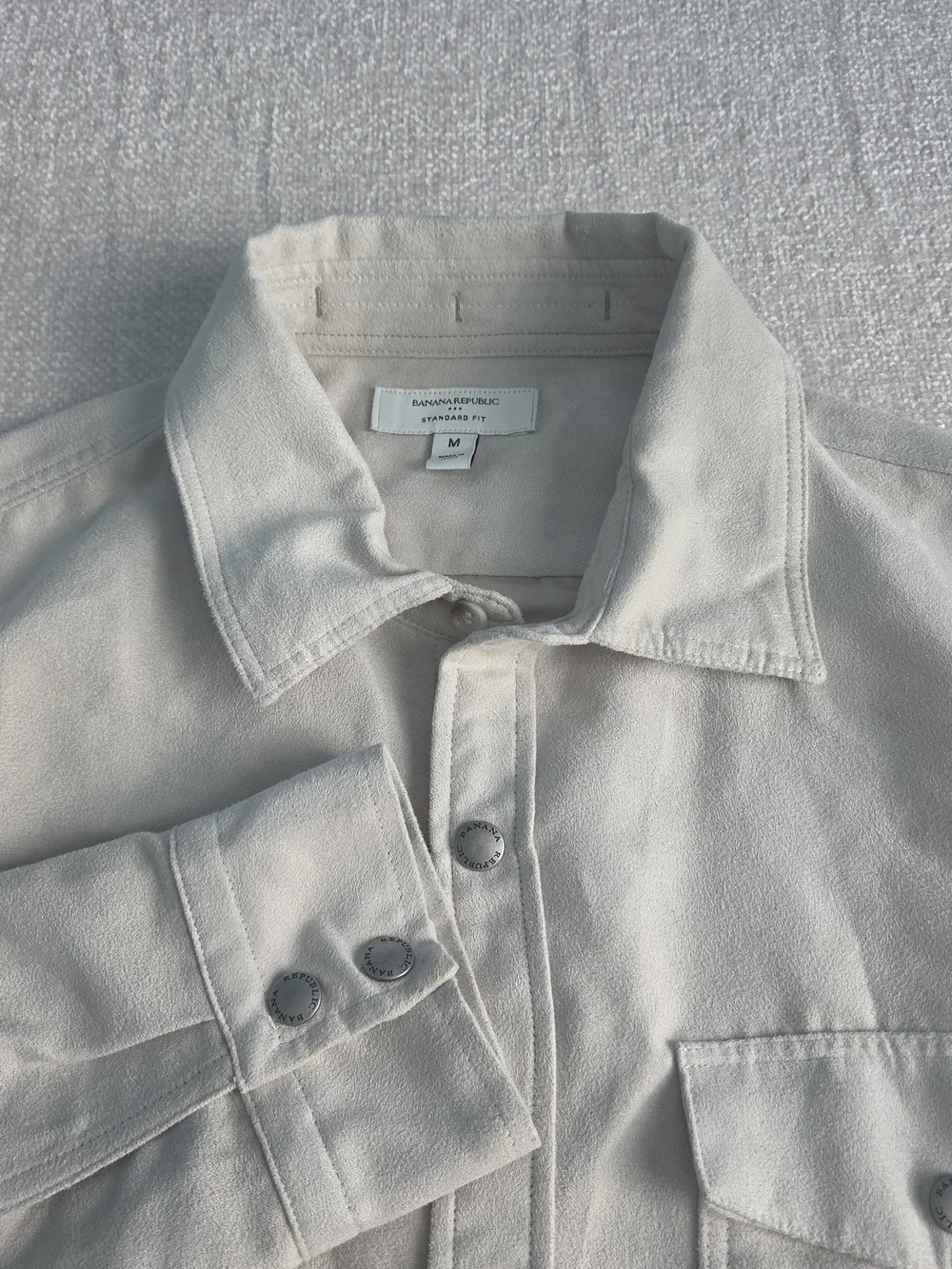 Banana Republic Vegan Suede Overshirt Mens Medium Beige Snap Button Shirt Jacket